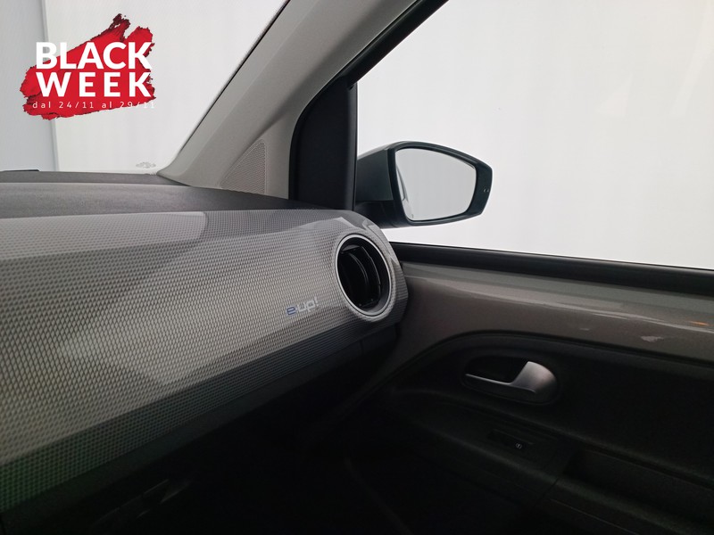 17 - Volkswagen e-up! 5p