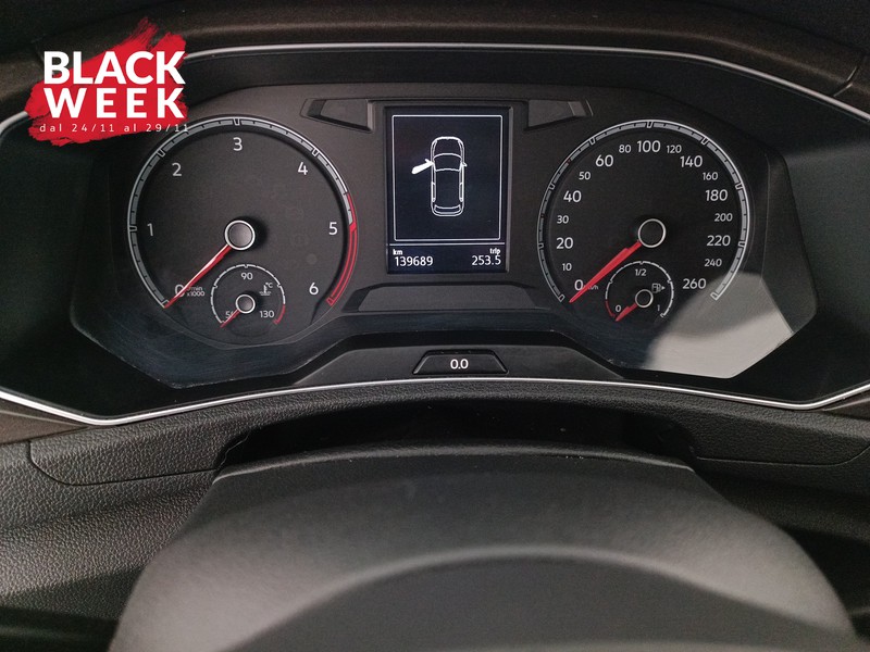 13 - Volkswagen T-Roc 1.6 tdi style