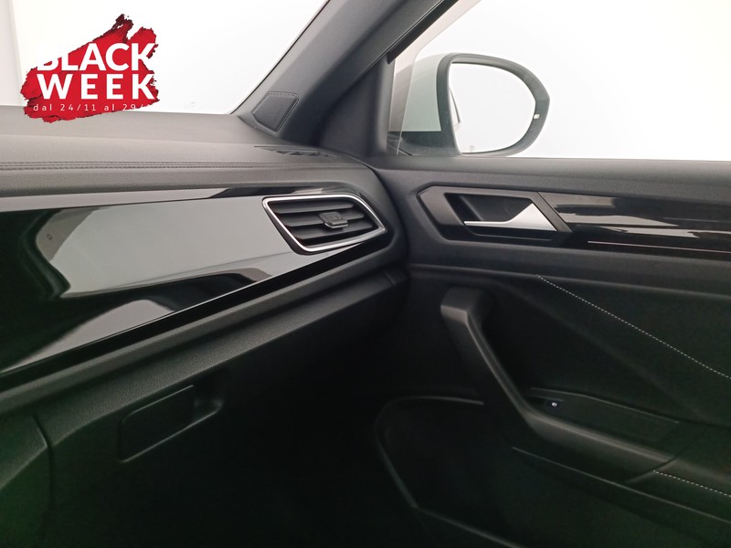 17 - Volkswagen T-Roc 1.0 tsi r-line 110cv