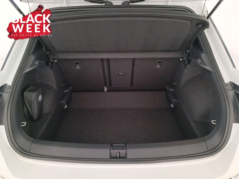 21 - Volkswagen T-Roc 1.0 tsi r-line 110cv