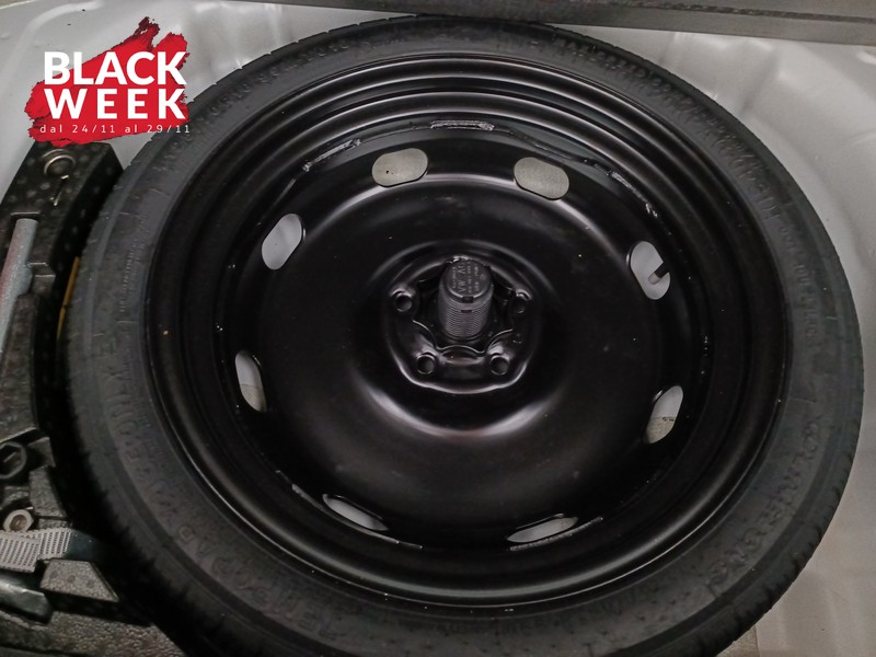 22 - Volkswagen T-Roc 1.0 tsi r-line 110cv