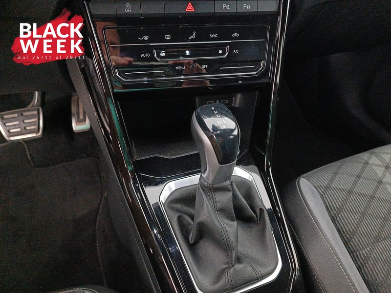 16 - Volkswagen T-Roc 1.5 tsi r-line dsg