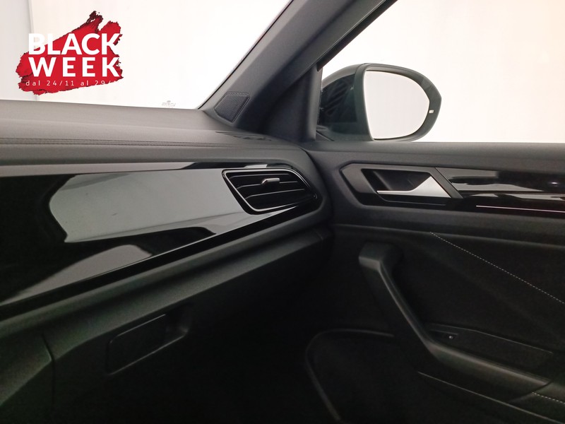 17 - Volkswagen T-Roc 1.5 tsi r-line dsg