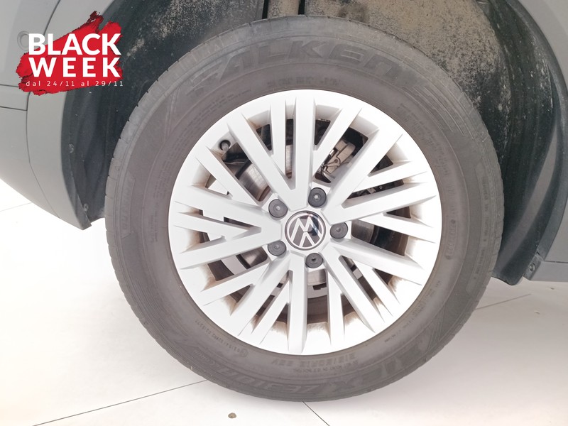 8 - Volkswagen T-Roc 1.5 tsi life dsg