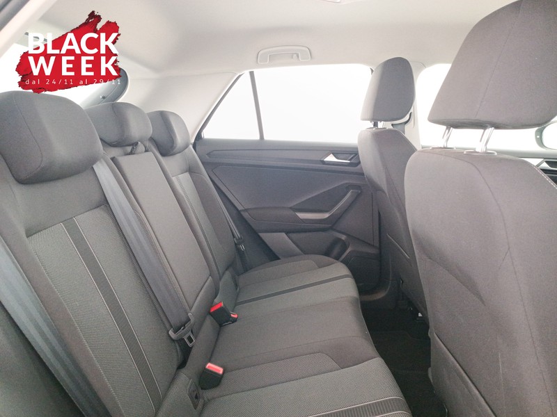 9 - Volkswagen T-Roc 1.5 tsi life dsg