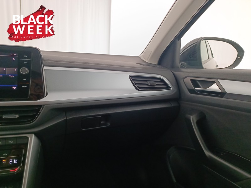 17 - Volkswagen T-Roc 1.5 tsi life dsg