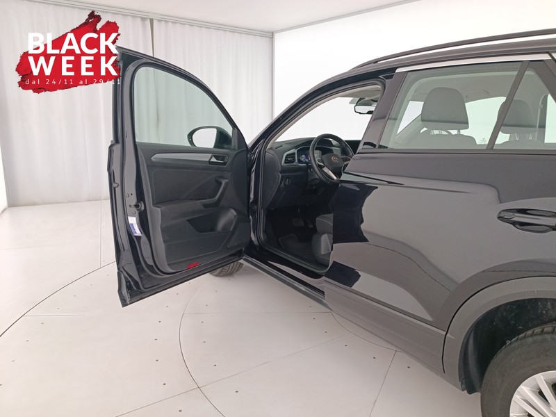 18 - Volkswagen T-Roc 1.5 tsi life dsg