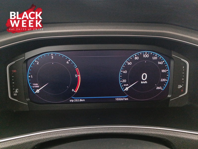 13 - Volkswagen T-Roc 1.6 tdi style