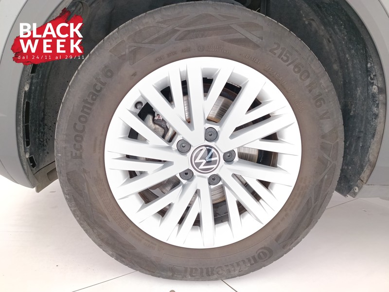 8 - Volkswagen T-Roc 1.0 tsi life 110cv