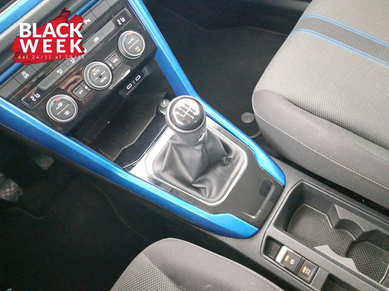 16 - Volkswagen T-Roc 1.0 tsi style 110cv