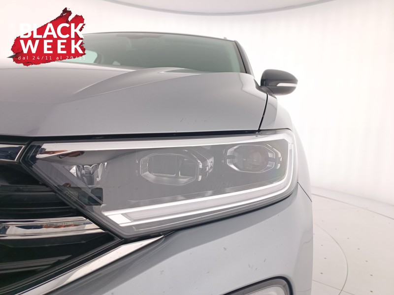 7 - Volkswagen T-Roc 1.0 tsi style 110cv