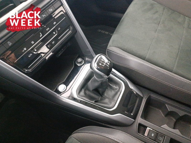 16 - Volkswagen T-Roc 1.0 tsi style 110cv