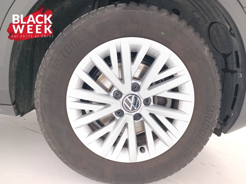 8 - Volkswagen T-Roc 1.0 tsi life 110cv