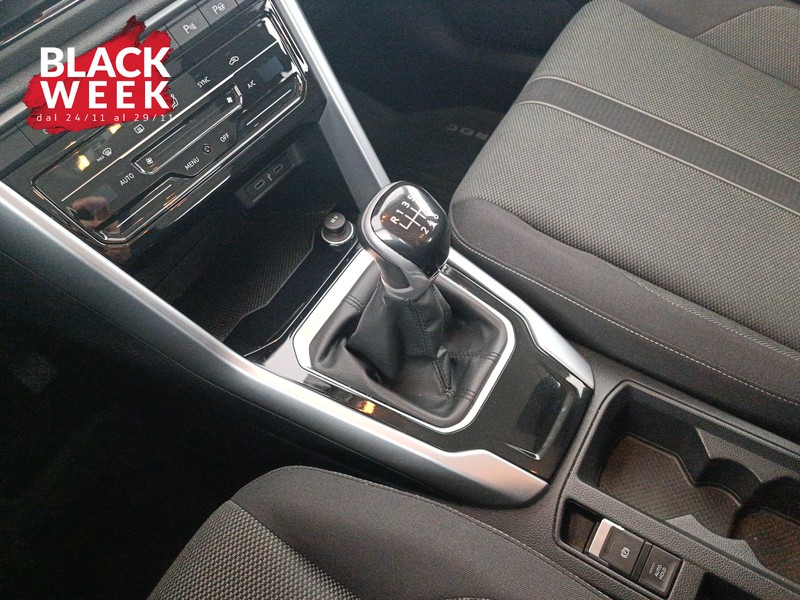 16 - Volkswagen T-Roc 1.0 tsi life 110cv