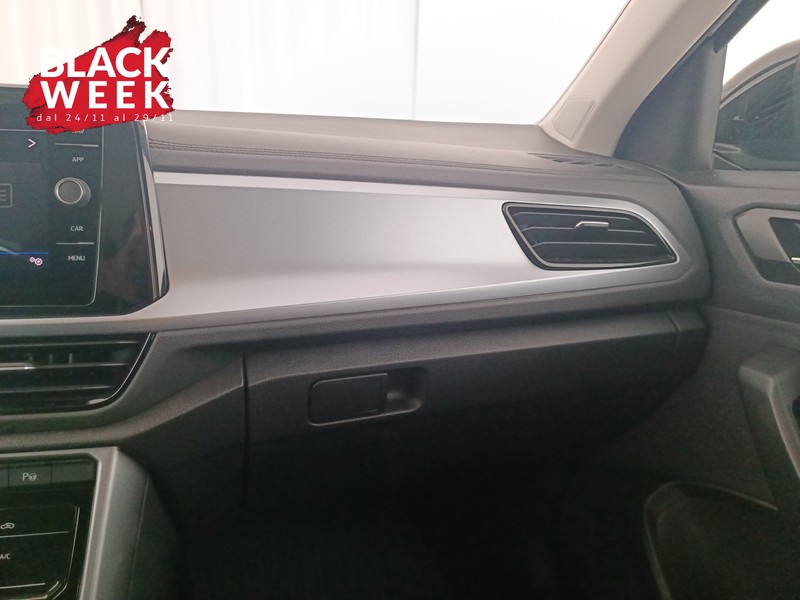 17 - Volkswagen T-Roc 1.0 tsi life 110cv