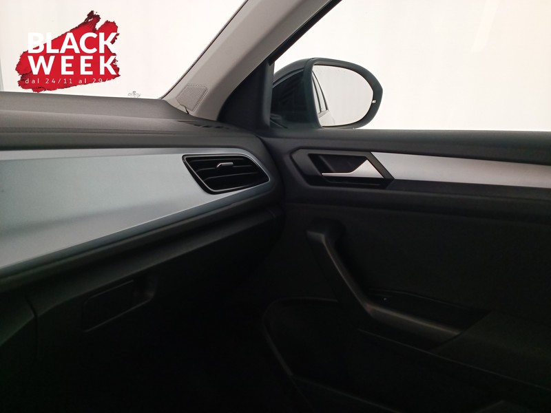 17 - Volkswagen T-Roc 1.0 tsi life 110cv
