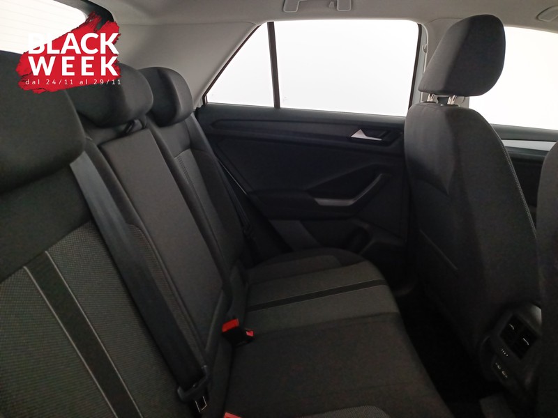 9 - Volkswagen T-Roc 1.0 tsi life 110cv