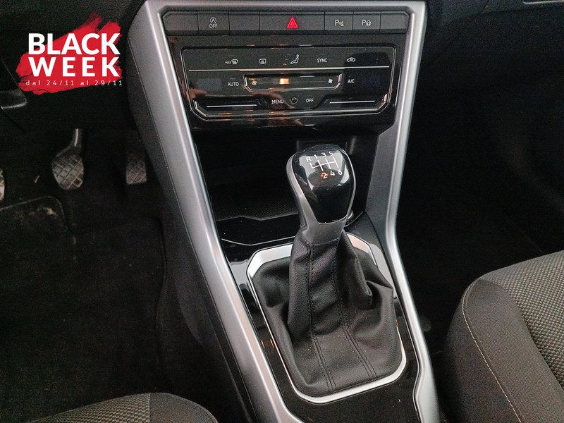 16 - Volkswagen T-Roc 1.0 tsi life 110cv