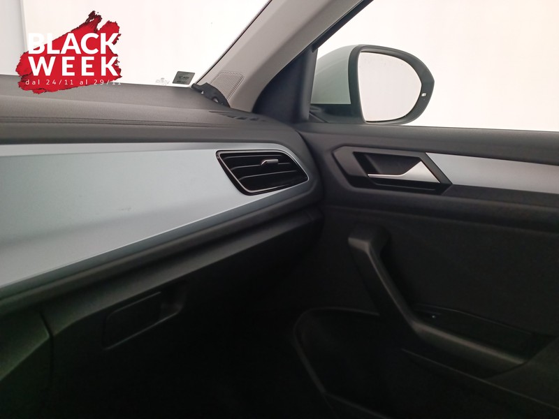 17 - Volkswagen T-Roc 1.0 tsi life 110cv