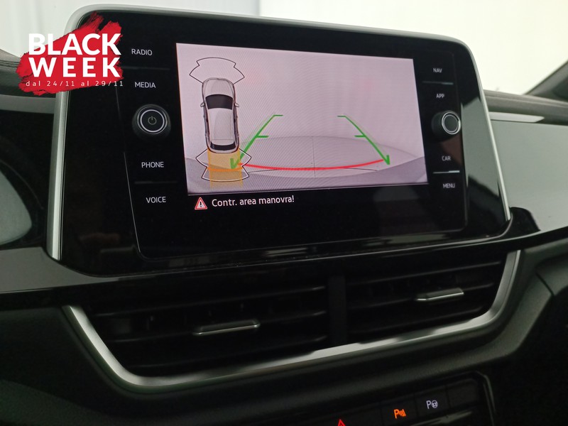 14 - Volkswagen T-Roc 2.0 tdi r-line 150cv dsg