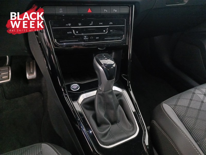 16 - Volkswagen T-Roc 2.0 tdi r-line 150cv dsg