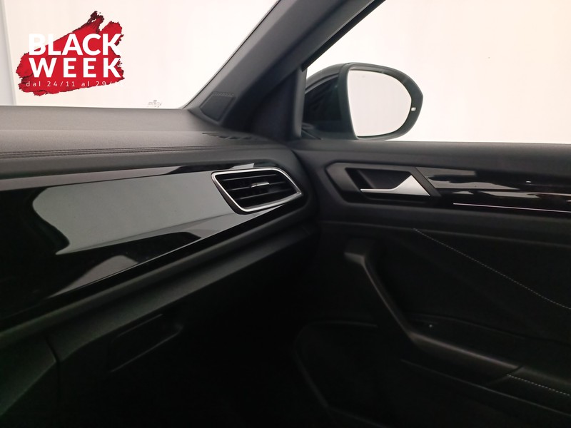 17 - Volkswagen T-Roc 2.0 tdi r-line 150cv dsg