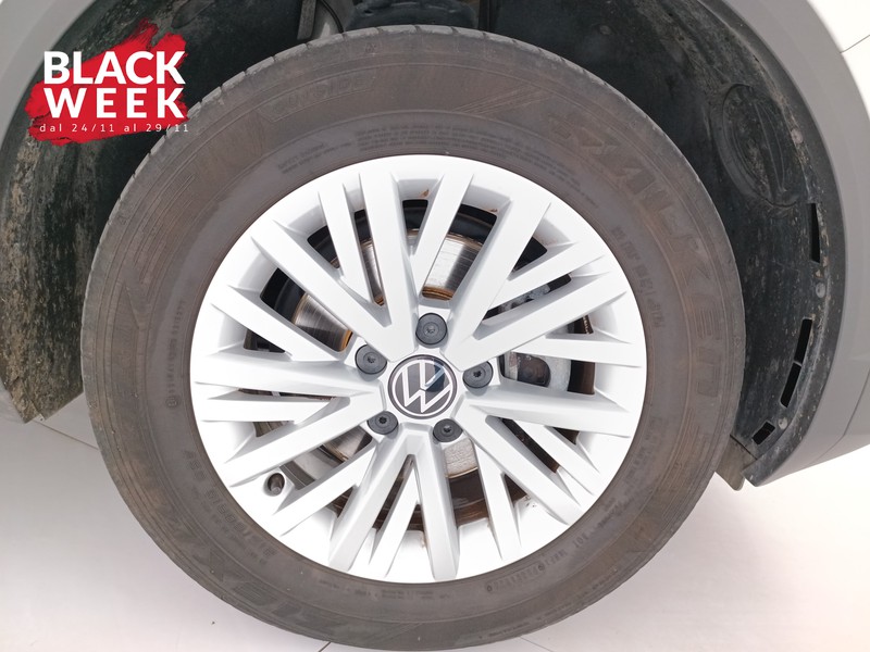 8 - Volkswagen T-Roc 1.0 tsi life 110cv