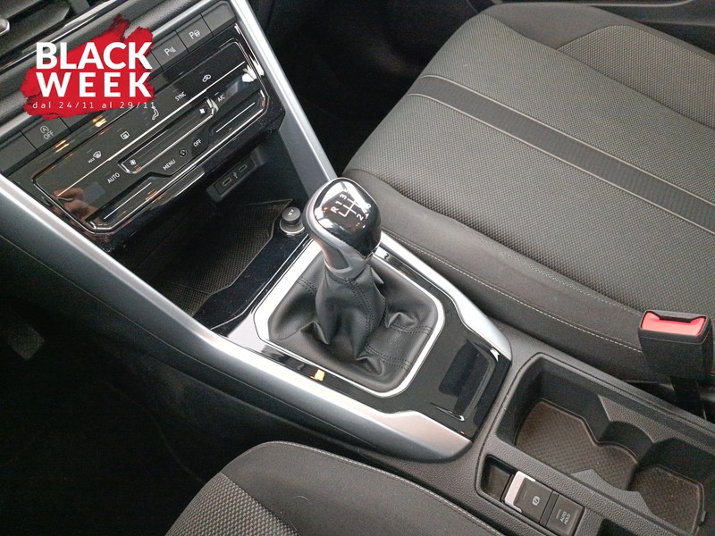 16 - Volkswagen T-Roc 1.0 tsi life 110cv