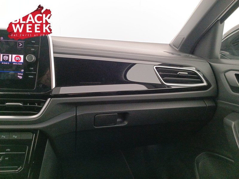 17 - Volkswagen T-Roc 2.0 tdi r-line 150cv dsg