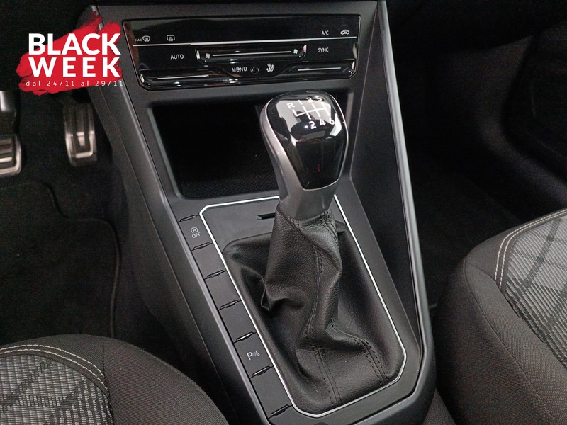 16 - Volkswagen Taigo 1.0 tsi r-line 115cv