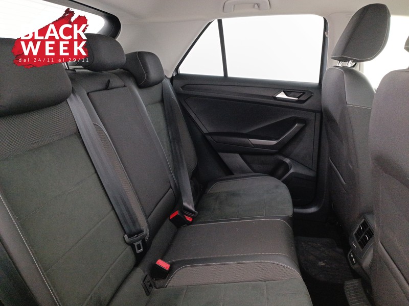 9 - Volkswagen T-Roc 1.0 tsi style 110cv