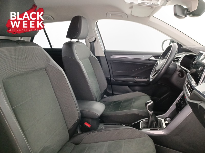 10 - Volkswagen T-Roc 1.0 tsi style 110cv