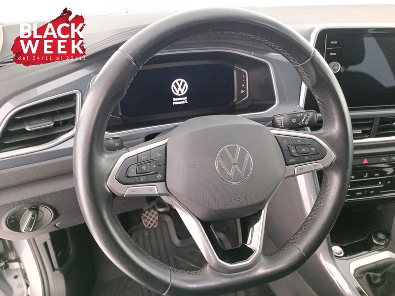 12 - Volkswagen T-Roc 1.0 tsi style 110cv