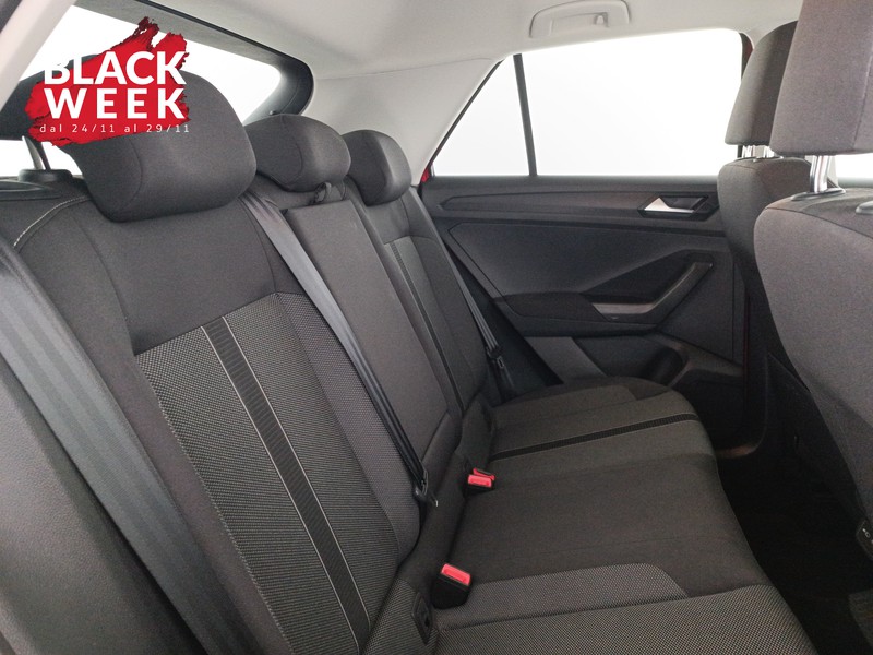 9 - Volkswagen T-Roc 1.5 tsi sport dsg