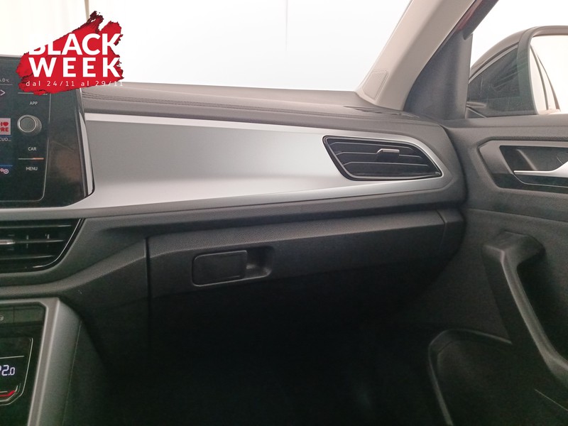 17 - Volkswagen T-Roc 1.5 tsi sport dsg