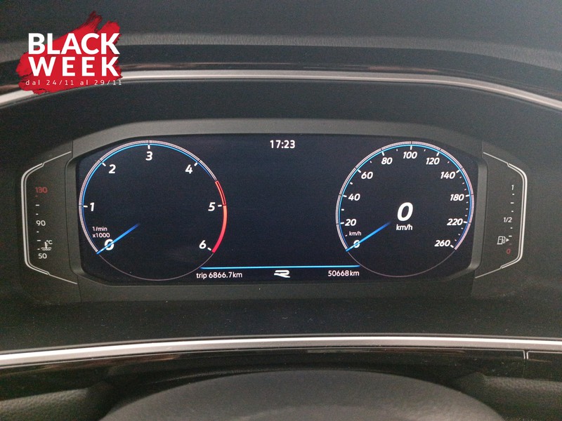 13 - Volkswagen T-Roc 2.0 tdi r-line 115cv