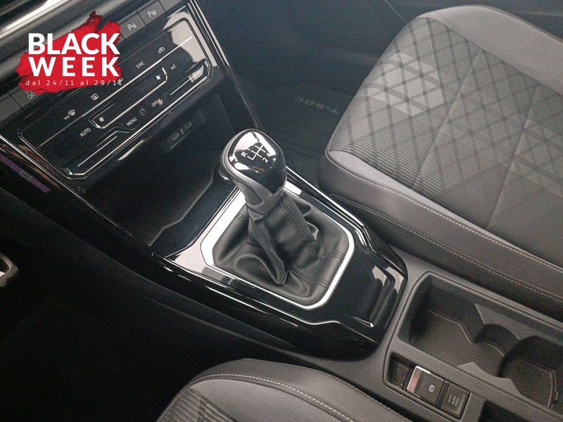 16 - Volkswagen T-Roc 2.0 tdi r-line 115cv