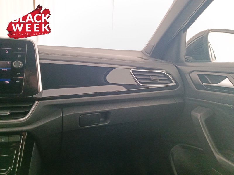 17 - Volkswagen T-Roc 2.0 tdi r-line 115cv