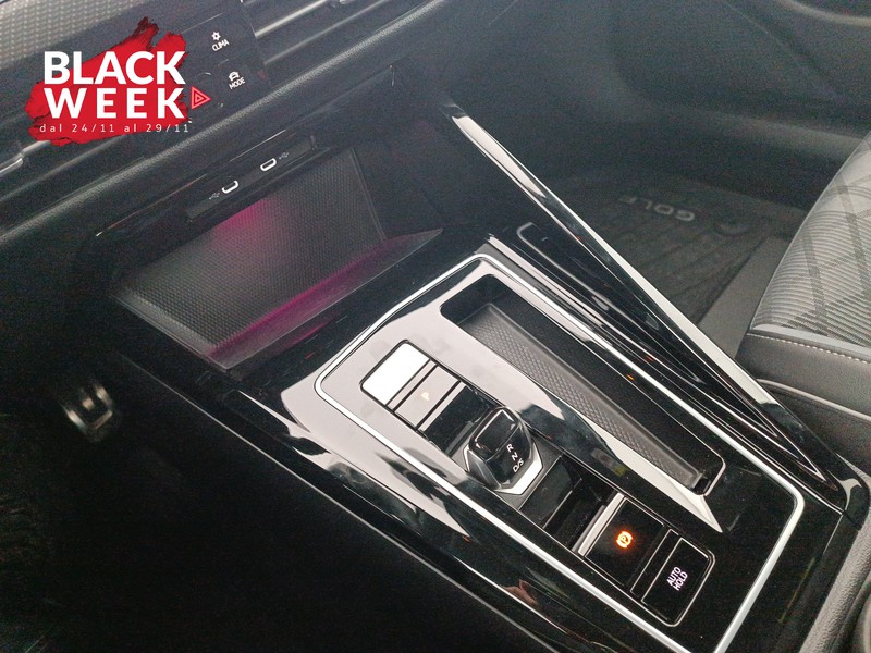 16 - Volkswagen Golf 1.5 etsi evo r-line 150cv dsg