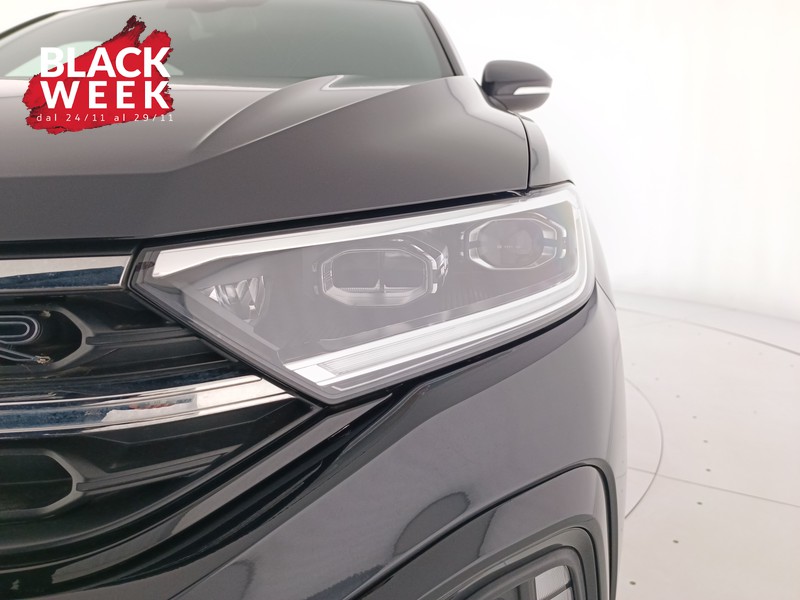 7 - Volkswagen T-Roc 1.0 tsi r-line 110cv