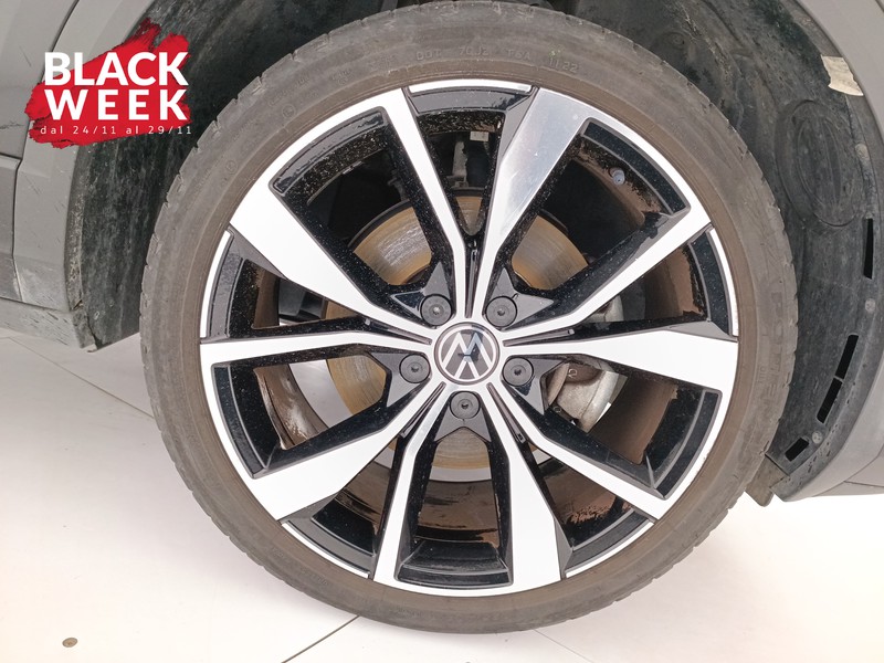 8 - Volkswagen T-Roc 1.0 tsi r-line 110cv