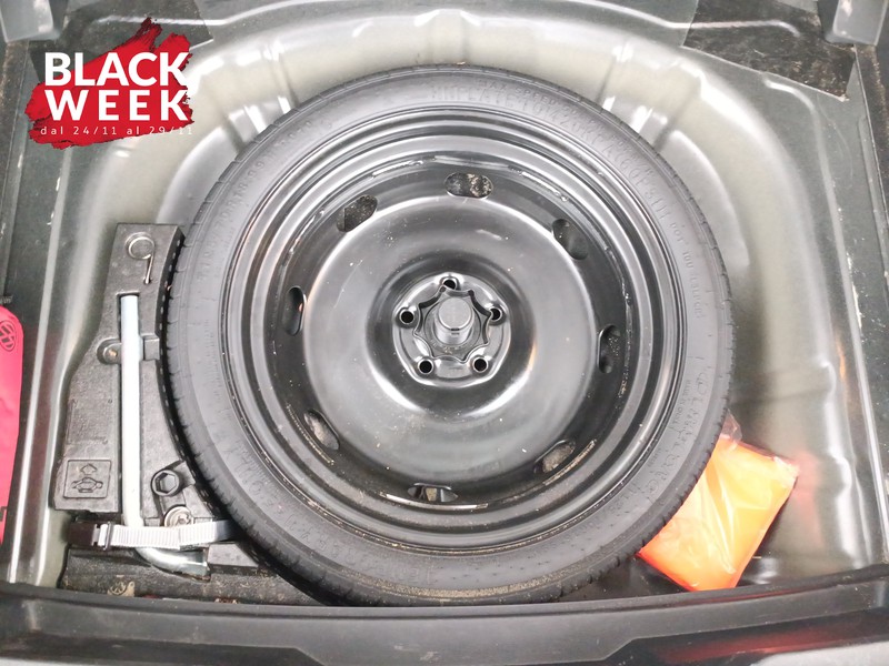 22 - Volkswagen T-Roc 1.0 tsi r-line 110cv