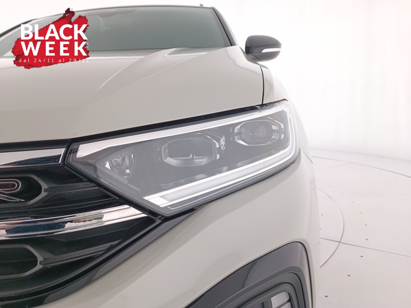 7 - Volkswagen T-Roc 1.0 tsi r-line 110cv