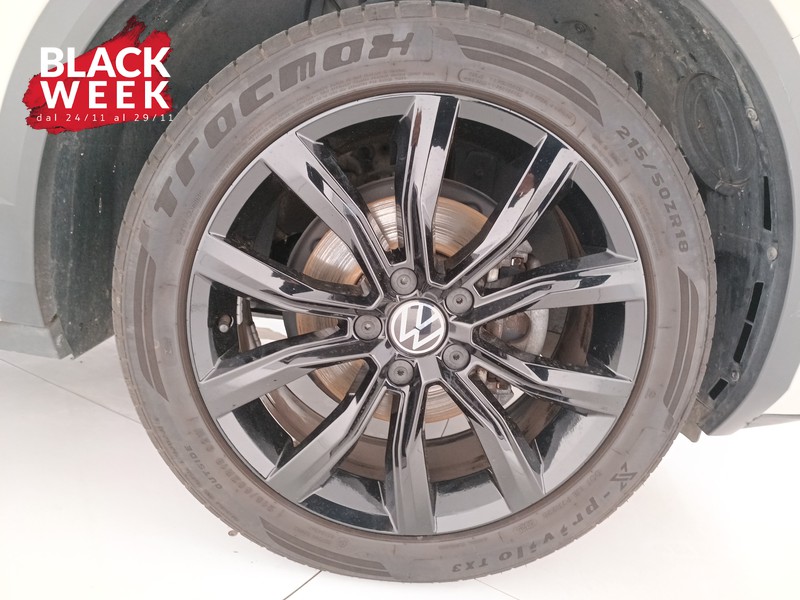 8 - Volkswagen T-Roc 1.0 tsi r-line 110cv