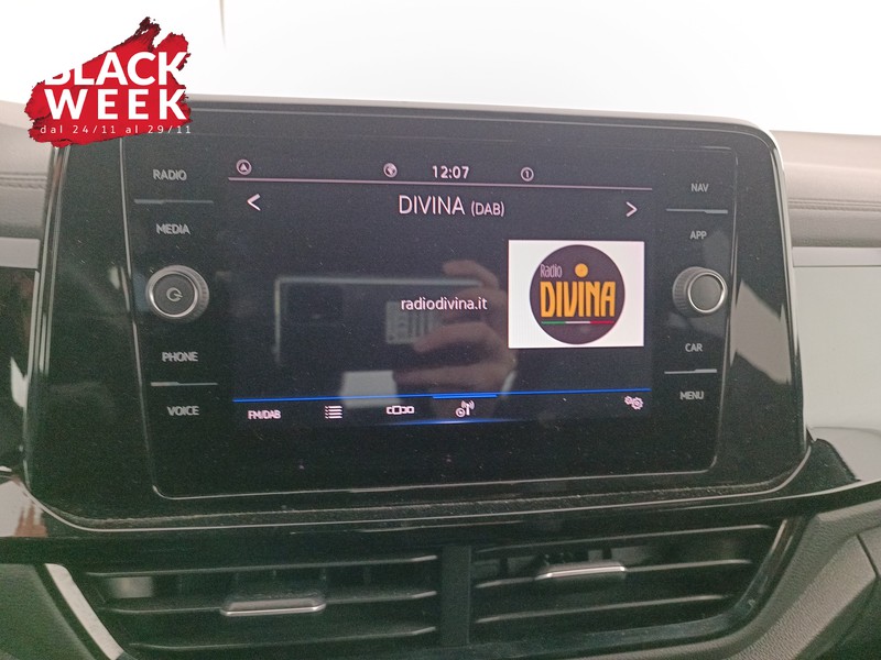 14 - Volkswagen T-Roc 1.0 tsi r-line 110cv