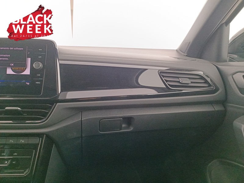 17 - Volkswagen T-Roc 1.0 tsi r-line 110cv