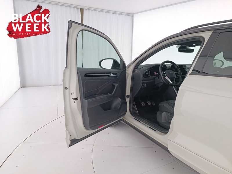 18 - Volkswagen T-Roc 1.0 tsi r-line 110cv