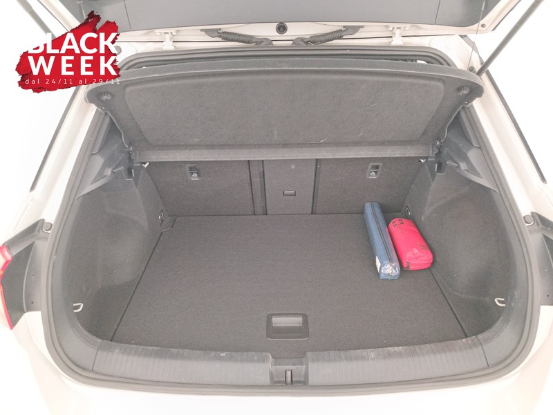 21 - Volkswagen T-Roc 1.0 tsi r-line 110cv