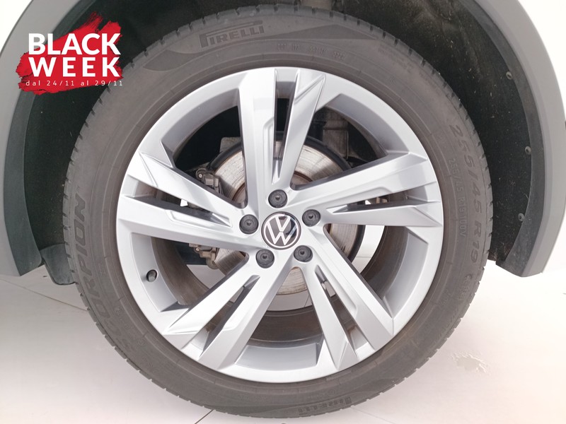 8 - Volkswagen Tiguan 2.0 tdi r-line 150cv dsg