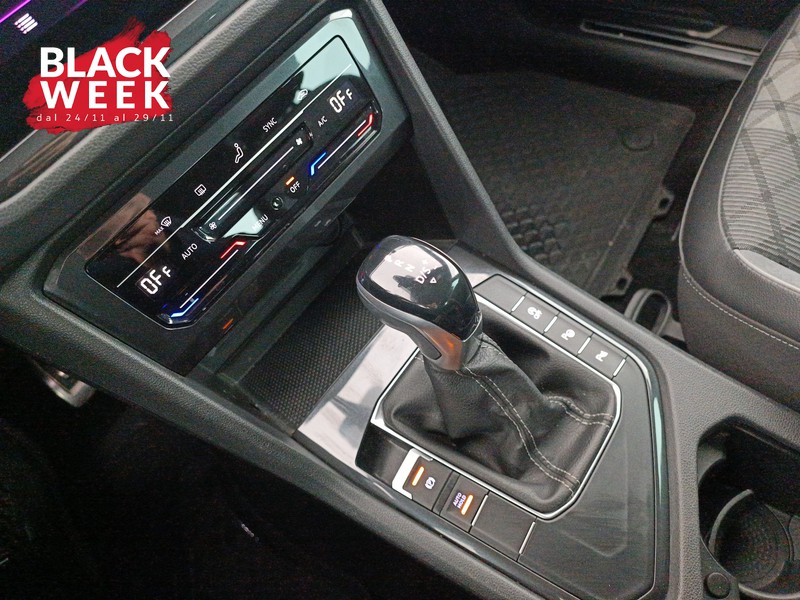 16 - Volkswagen Tiguan 2.0 tdi r-line 150cv dsg